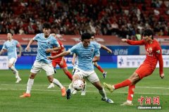 2026赛季中国足球超级联赛：上海海港队主场1比1战平深圳新鹏城队